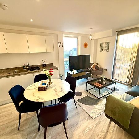 Relaxing 1-Bed Flat In Salford With Street Parking Apartman Manchester Kültér fotó