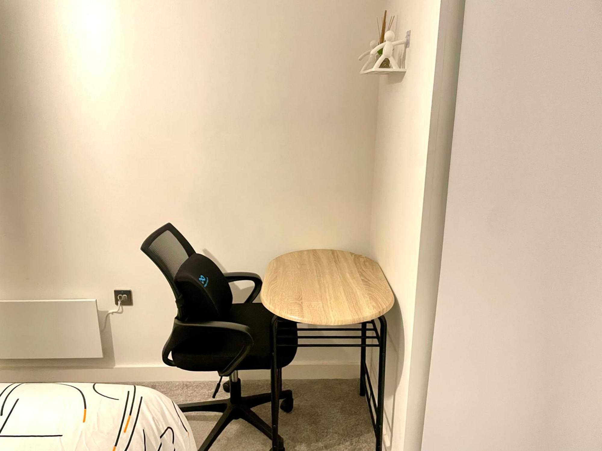Relaxing 1-Bed Flat In Salford With Street Parking Apartman Manchester Kültér fotó