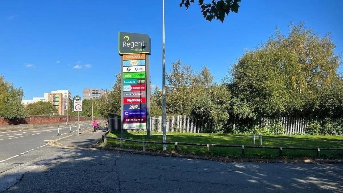 Relaxing 1-Bed Flat In Salford With Street Parking Apartman Manchester Kültér fotó