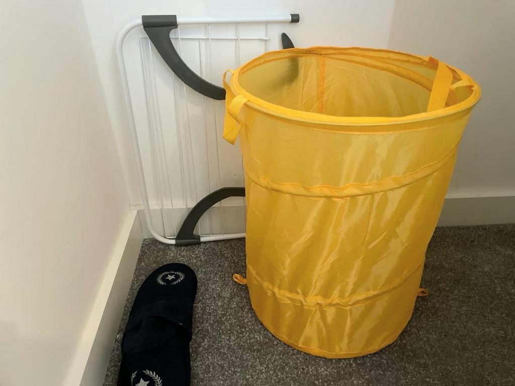 Relaxing 1-Bed Flat In Salford With Street Parking Apartman Manchester Kültér fotó