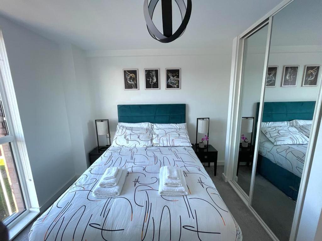 Relaxing 1-Bed Flat In Salford With Street Parking Apartman Manchester Kültér fotó