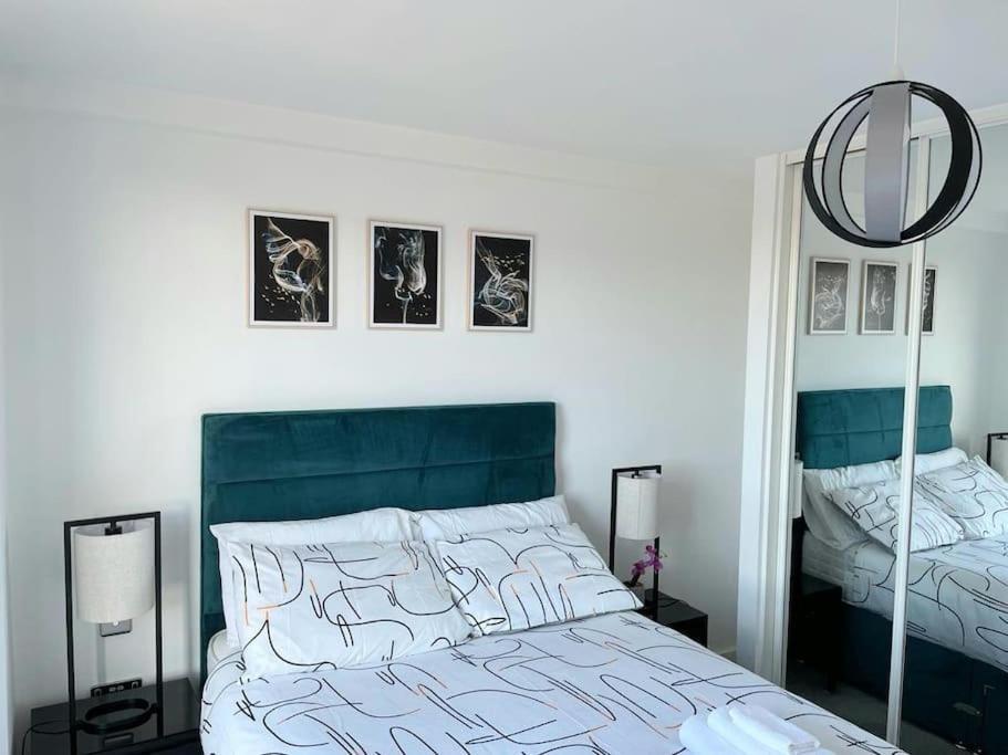 Relaxing 1-Bed Flat In Salford With Street Parking Apartman Manchester Kültér fotó
